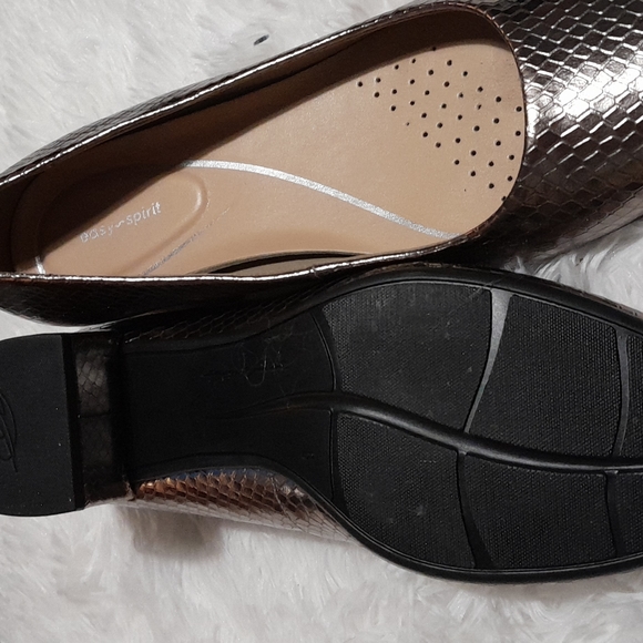 Women's Shoes - Picture 4 of 6